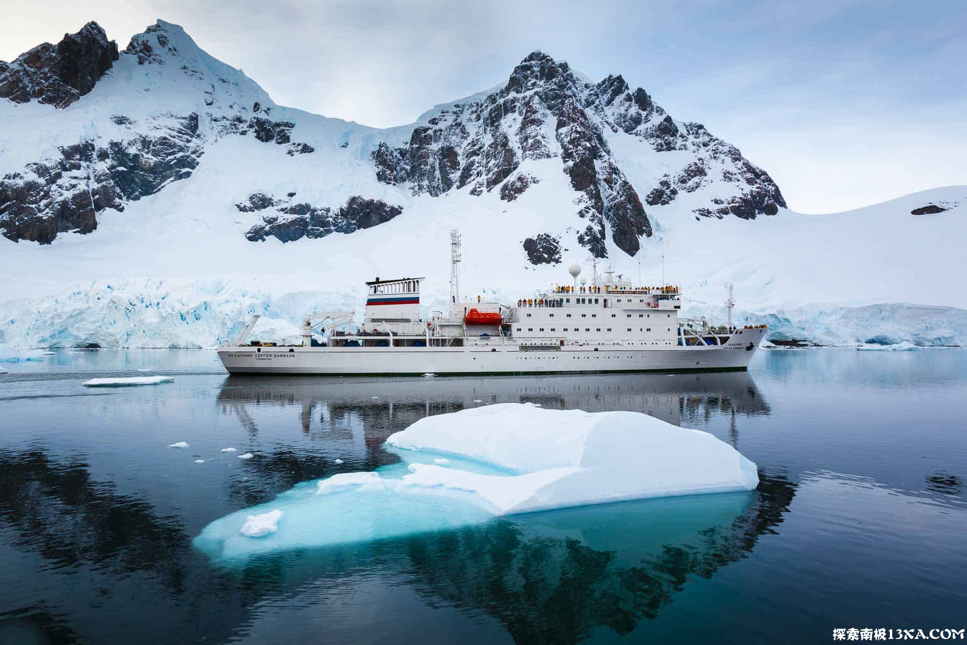 Adventures-for-couples-Sail-Antarctica.jpg